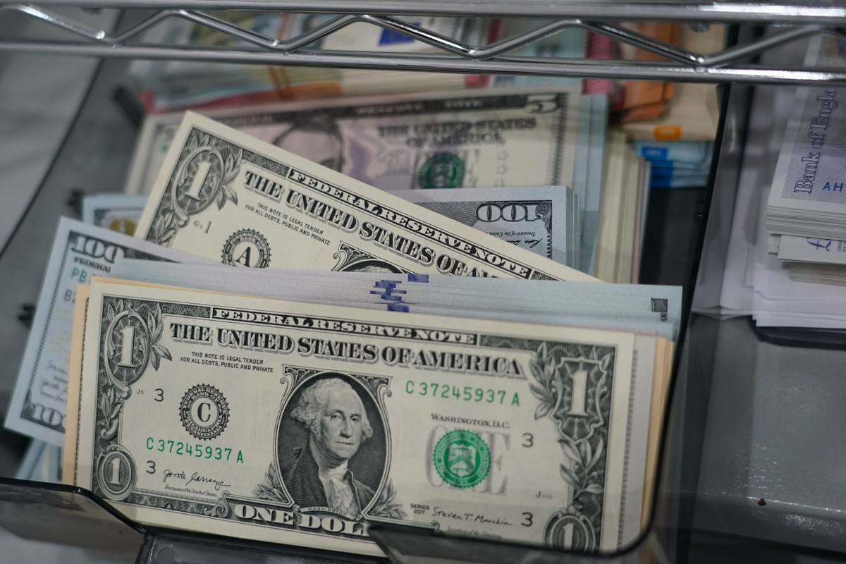 Gráfico de variação do dólar frente ao real em pregão diário.