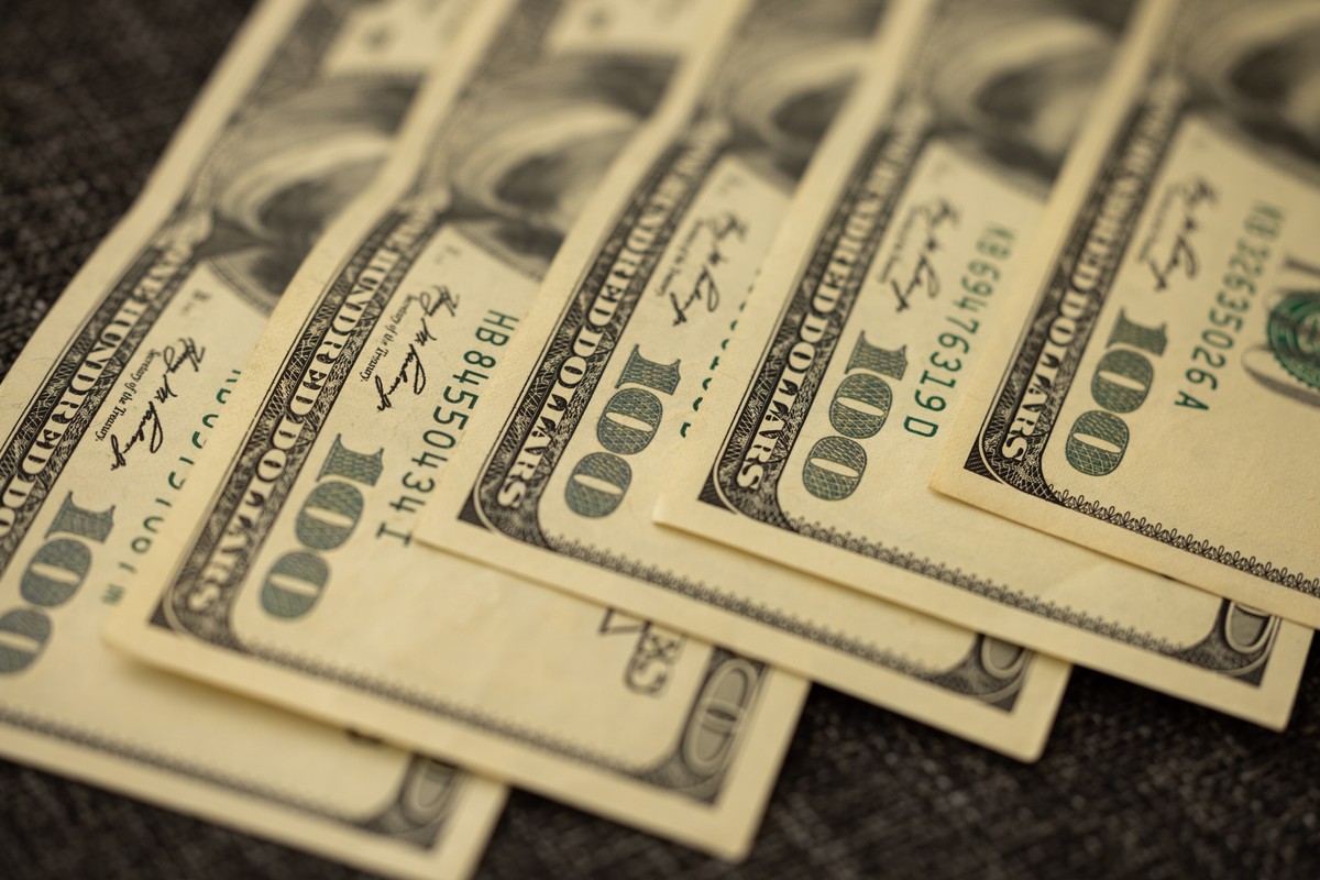 Gráfico de variação do dólar frente ao real.
