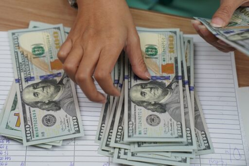 Gráfico de variação do dólar comercial no fechamento do mercado.