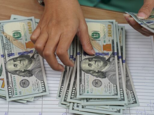 Gráfico de variação do dólar comercial no fechamento do mercado.