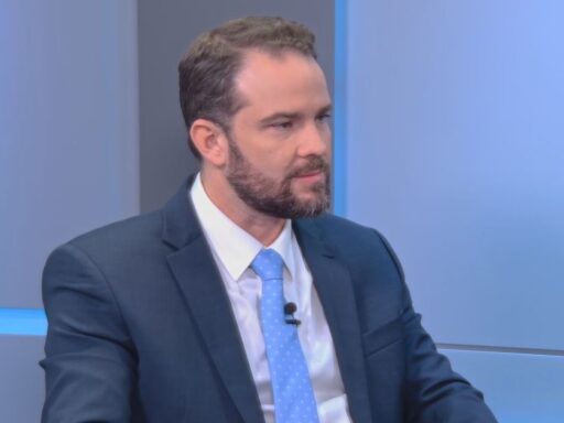 Ministro da Fazenda Dario Durigan em entrevista sobre economia.