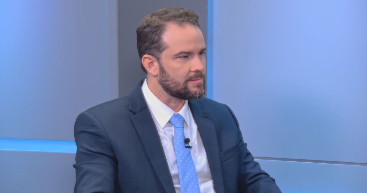 Ministro da Fazenda Dario Durigan em entrevista sobre economia.