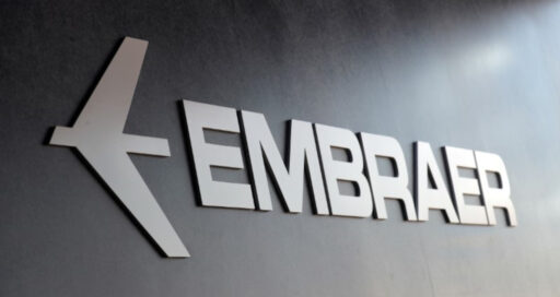 Aeronave da Embraer em operação comercial.