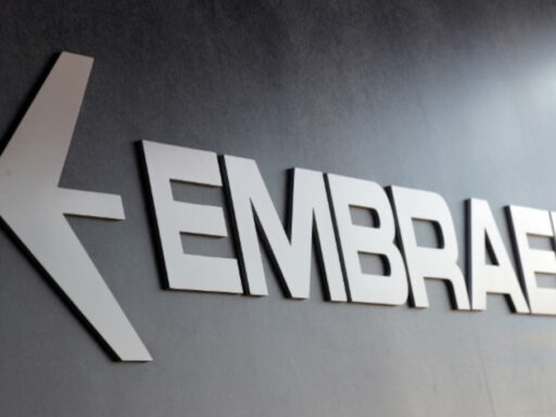 Aeronave da Embraer em operação comercial.