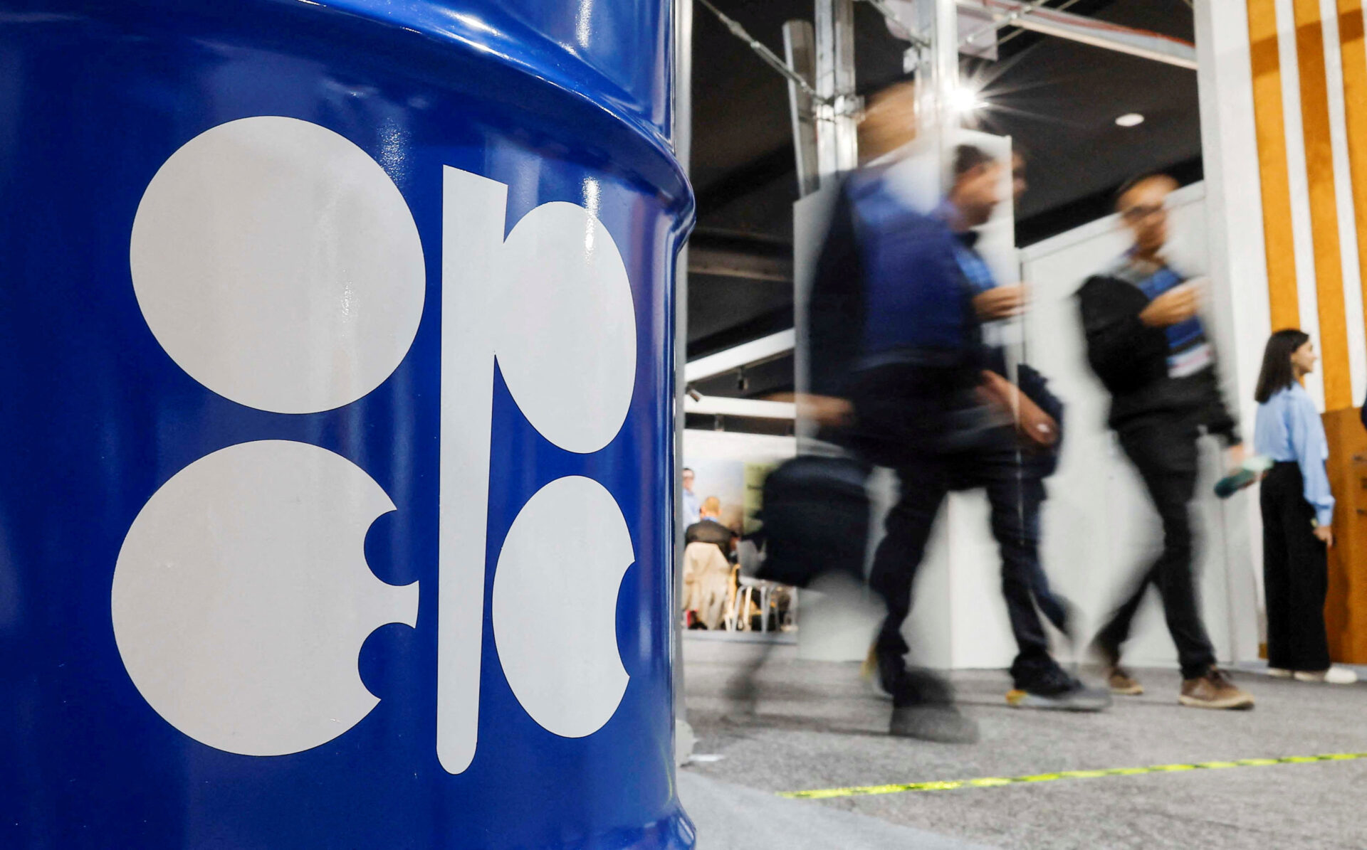 Plataforma de petróleo representando a produção global.