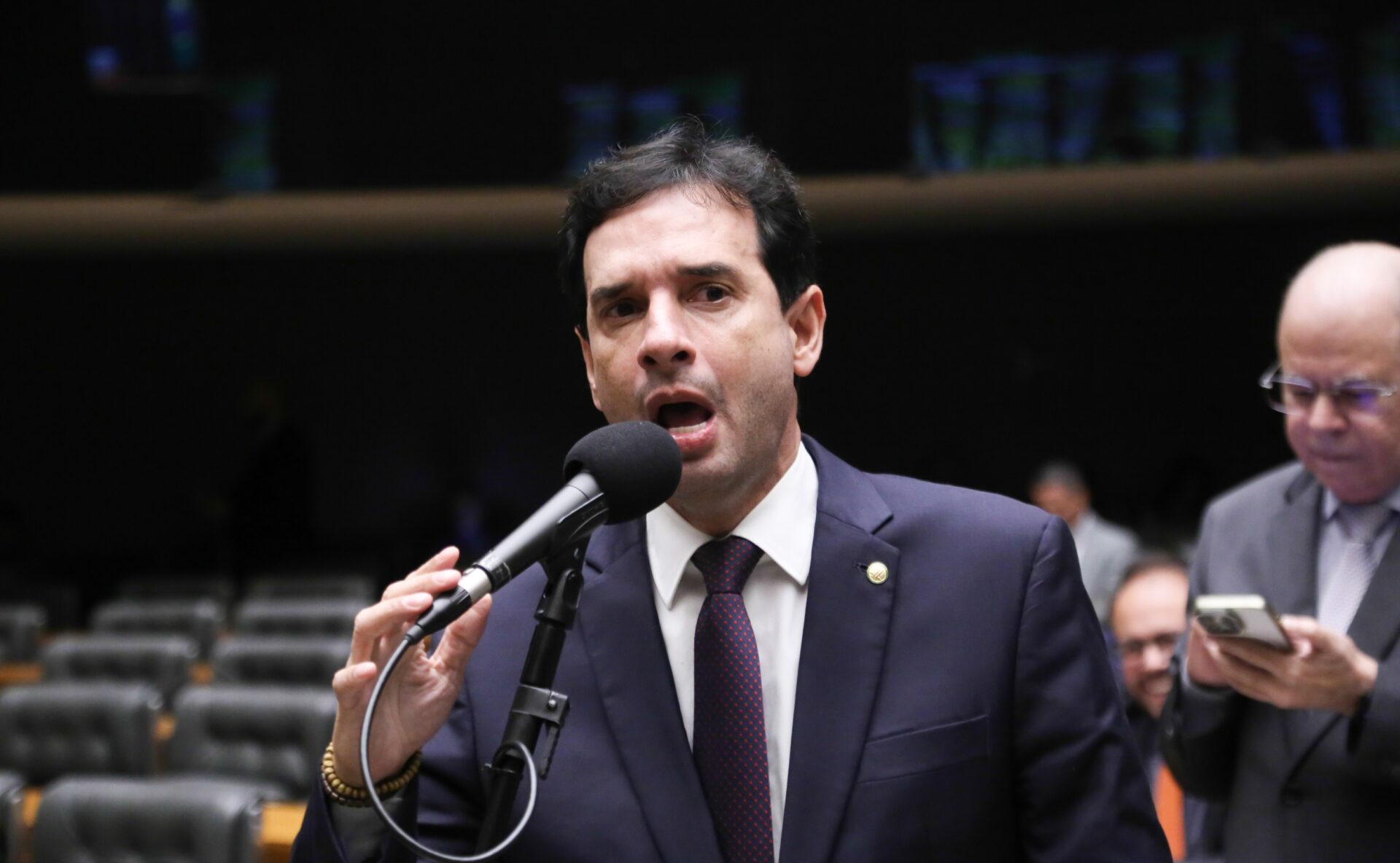 Escala 6x1: Câmara define comando de comissão especial para debater fim da jornada em contexto de Política Econômica
