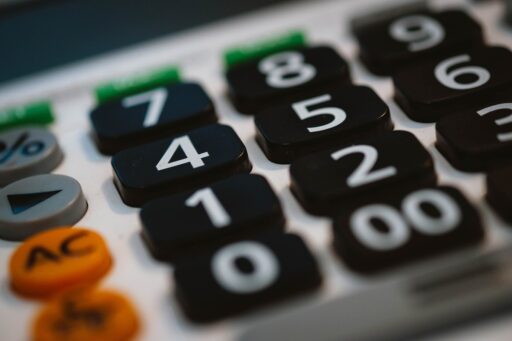 Estoque de crédito no Brasil cresce 0,9% em março e atinge R$ 7,215 trilhões em contexto de Finanças do Brasil