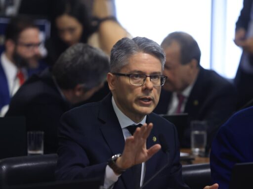 Família de Alexandre de Moraes processa senador Alessandro Vieira por danos morais em contexto de Política Econômica