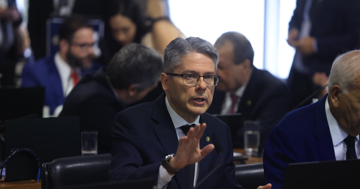 Família de Alexandre de Moraes processa senador Alessandro Vieira por danos morais em contexto de Política Econômica