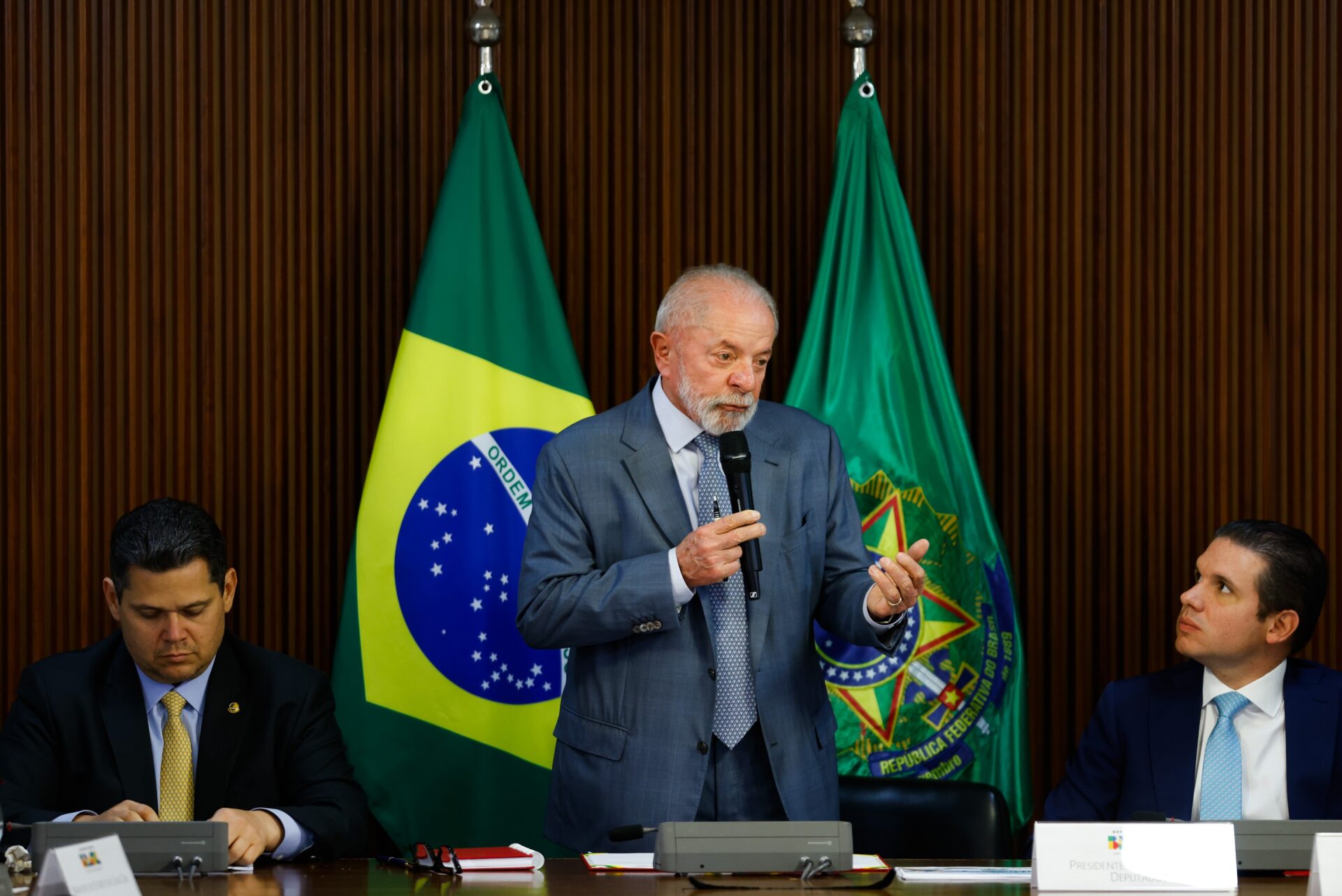 Fim da escala 6x1: Lula agradece aprovação na Câmara enquanto Senado recebe PEC alternativa em contexto de Política Econômica