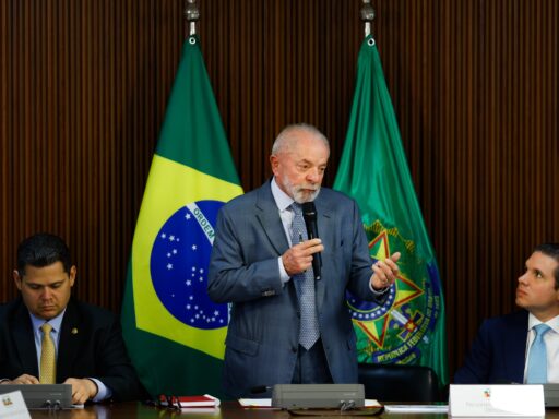 Fim da escala 6x1: Lula agradece aprovação na Câmara enquanto Senado recebe PEC alternativa em contexto de Política Econômica