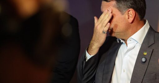 Flávio Bolsonaro pede unidade da direita após atrito entre Nikolas e Jair Renan em contexto de Política Econômica