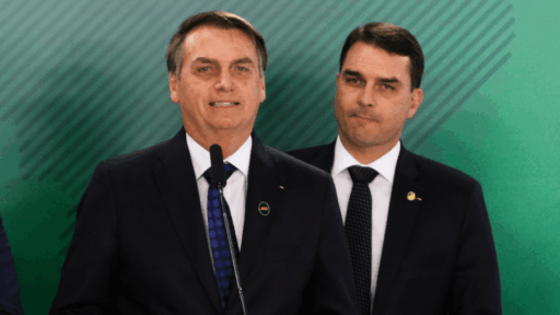 Flávio Bolsonaro se reúne com Trump e pede classificação de facções como terroristas em contexto de Política Econômica
