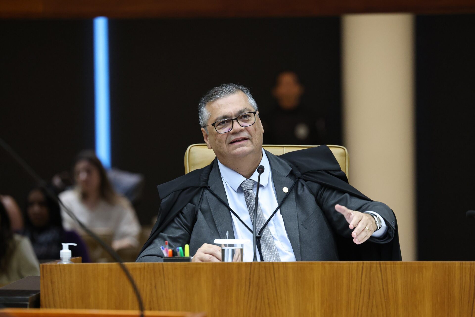 Ministro Flávio Dino durante sessão plenária do STF.
