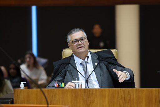 Ministro Flávio Dino durante sessão plenária do STF.
