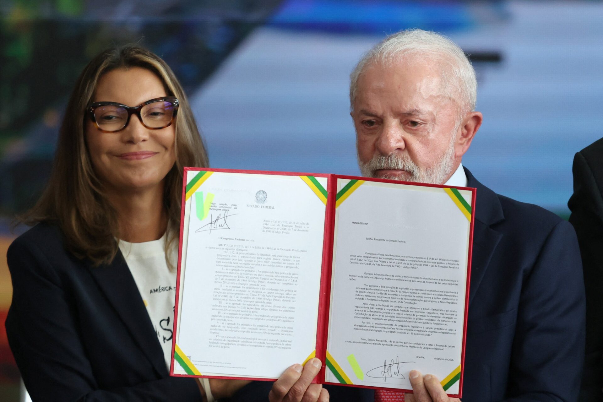 Presidente Lula assina veto ao PL da dosimetria.