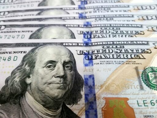 Ibovespa recua e dólar sobe a R$ 5 com tensões geopolíticas e balanços corporativos em contexto de Finanças do Brasil