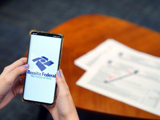 Imposto de Renda 2026: como retificar erros ou regularizar declaração em atraso em contexto de Política Econômica