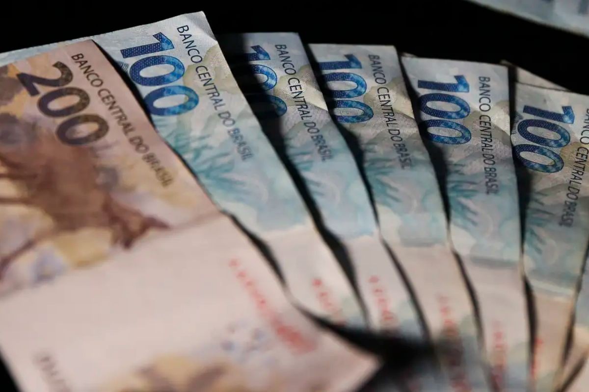 INSS inicia pagamento da segunda parcela do 13º salário antecipado em maio em contexto de Política Econômica