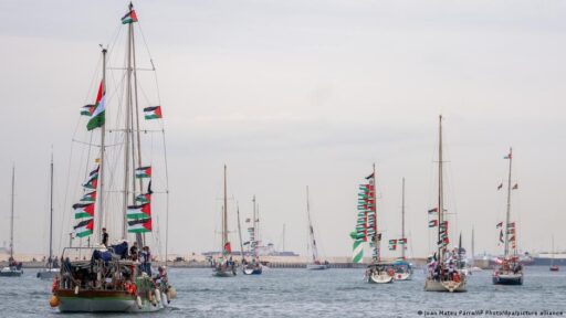 Navios de ajuda humanitária interceptados por forças israelenses em águas internacionais.