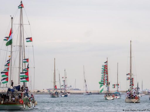 Navios de ajuda humanitária interceptados por forças israelenses em águas internacionais.