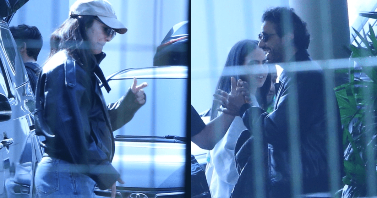 Ivete Sangalo caminhando no aeroporto do Galeão.