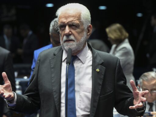 Jorge Messias durante audiência pública.