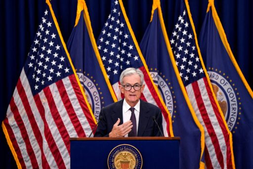 Jerome Powell anuncia permanência como diretor do Fed após fim de mandato na presidência em contexto de Finanças do Brasil
