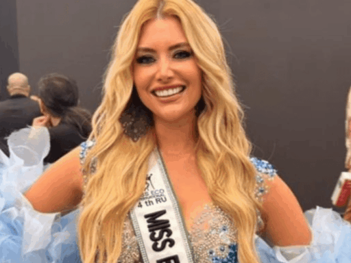 Joana Camargo durante o concurso Miss Eco International no Egito.