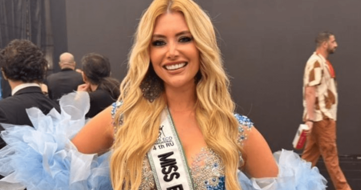Joana Camargo durante o concurso Miss Eco International no Egito.