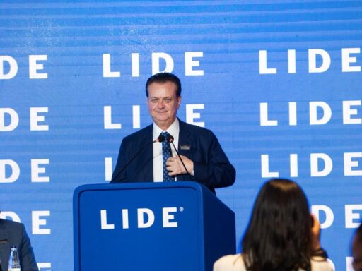 Gilberto Kassab, presidente do PSD, durante evento com empresários.