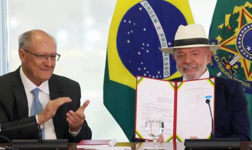Presidente Lula assina decreto do acordo comercial entre Mercosul e União Europeia.