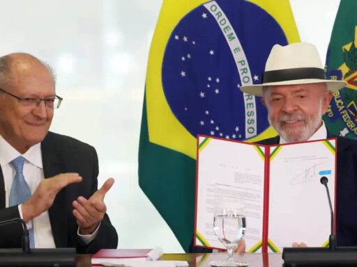 Presidente Lula assina decreto do acordo comercial entre Mercosul e União Europeia.