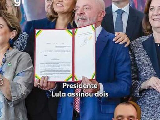 Presidente Lula assina decretos sobre a atuação de big techs no Brasil.