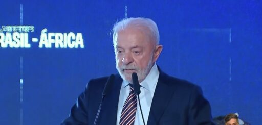Lula critica extrema-direita por "temer" educação e uso de IA em campanhas em contexto de Política Econômica