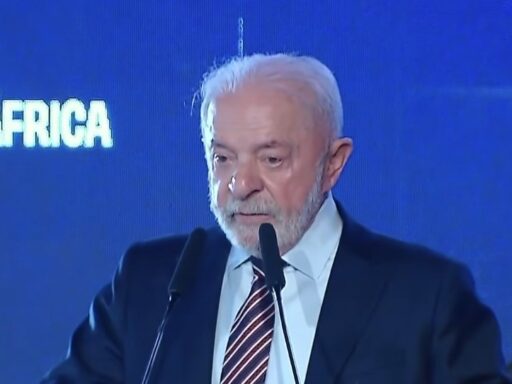 Lula critica extrema-direita por "temer" educação e uso de IA em campanhas em contexto de Política Econômica