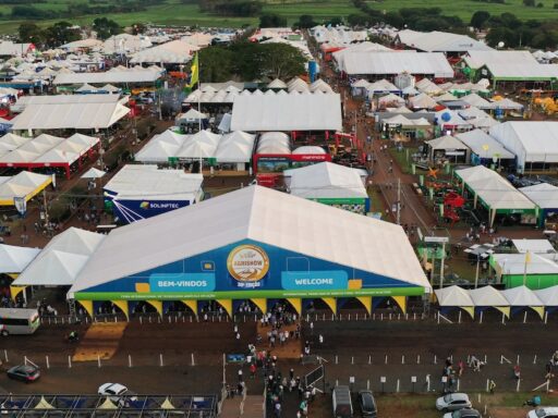 Feira Agrishow em Ribeirão Preto com presença de autoridades.