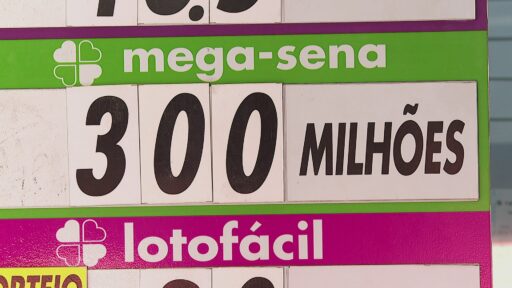 Sorteio da Mega-Sena 30 anos com prêmio de R$ 300 milhões.