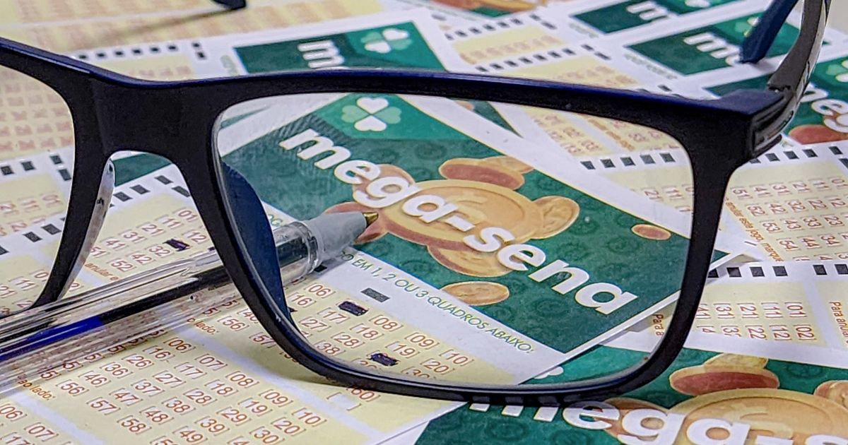 Sorteio especial de 30 anos da Mega-Sena com prêmio de 300 milhões.