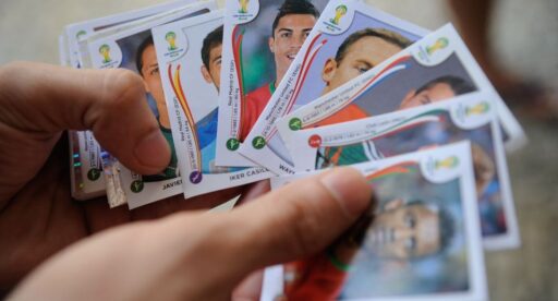 Álbum de figurinhas da Copa do Mundo 2026 com cromos.
