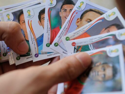 Álbum de figurinhas da Copa do Mundo 2026 com cromos.