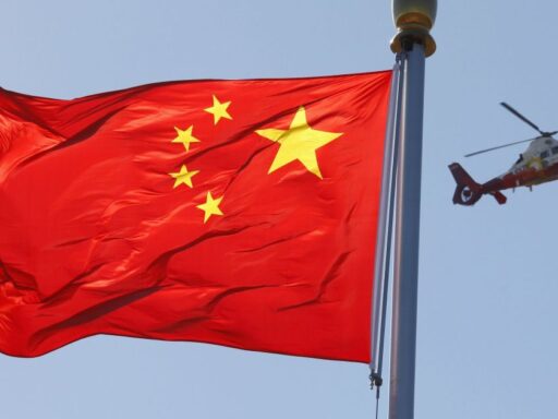 Equipes de resgate em mina na China após desabamento.