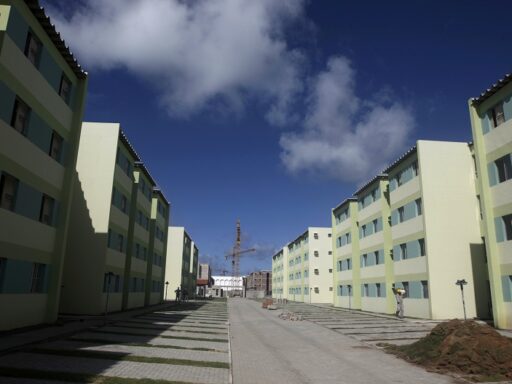 Fachada de empreendimento residencial do programa Minha Casa Minha Vida.