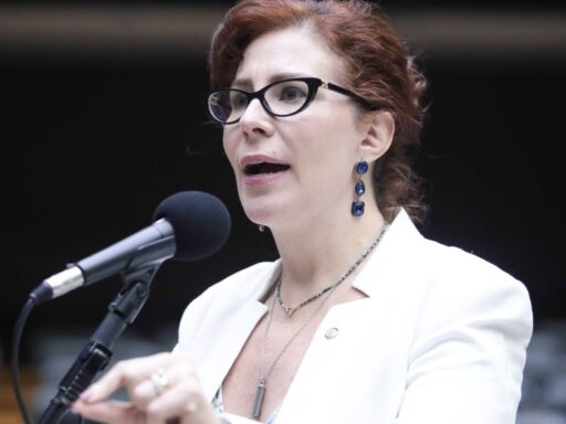 Carla Zambelli em desdobramento jurídico na Itália.