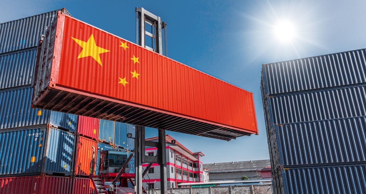 Logotipo da agência Moody's sobreposto a um mapa da China.