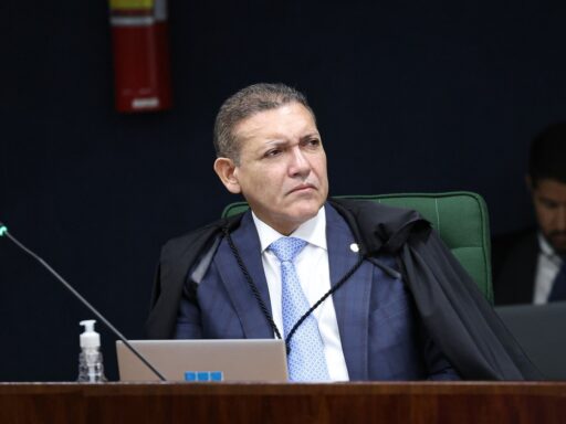 Nunes Marques prorroga prazo para PGR se manifestar sobre revisão criminal de Bolsonaro em contexto de Política Econômica