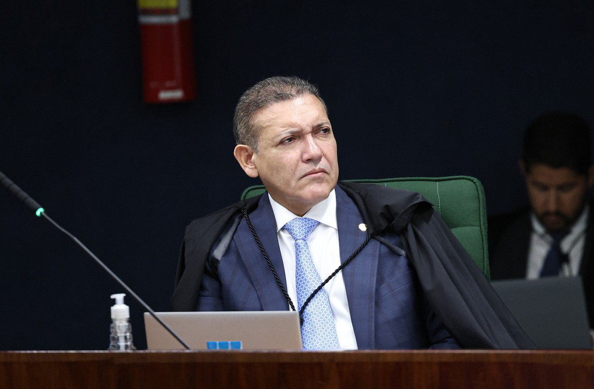 Nunes Marques prorroga prazo para PGR se manifestar sobre revisão criminal de Bolsonaro em contexto de Política Econômica