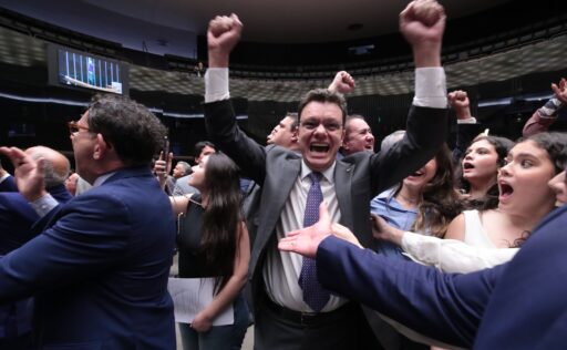 Odair Cunha toma posse como ministro do Tribunal de Contas da União em contexto de Política Econômica