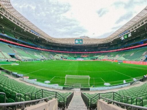 Jogadores do Palmeiras em campo durante partida do Brasileirão.