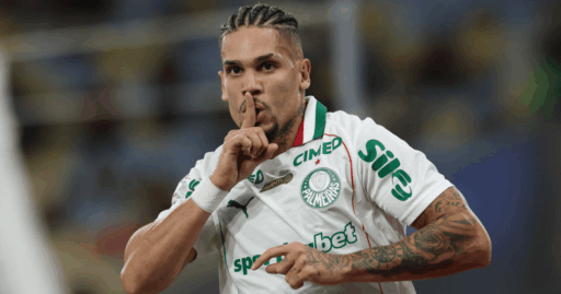 Atacante Paulinho comemora gol pelo Palmeiras no Maracanã.